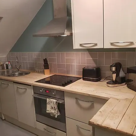 Self-contained Attic Flat, 15 Mins From The Centre Lägenhet