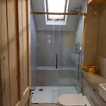 Self-contained Attic Flat, 15 Mins From The Centre Leeds (West Yorkshire)