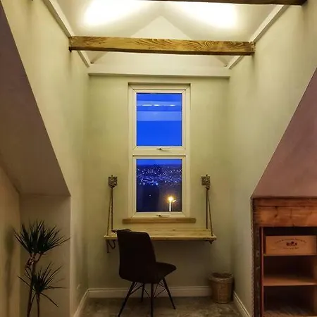 Lägenhet Self-contained Attic Flat, 15 Mins From The Centre