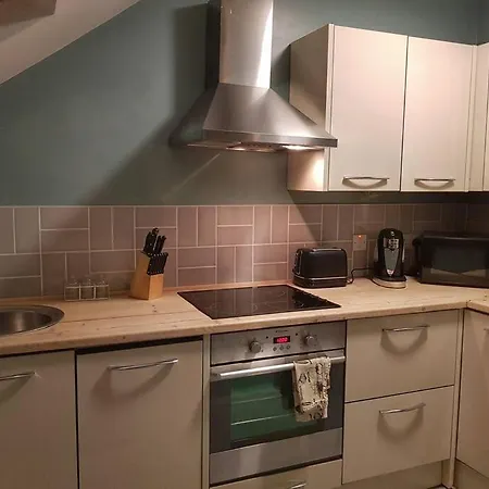 Self-contained Attic Flat, 15 Mins From The Centre 公寓 利兹