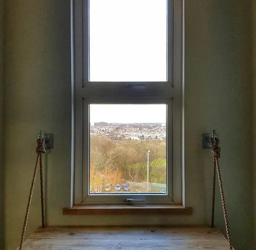 Self-contained Attic Flat, 15 Mins From The Centre