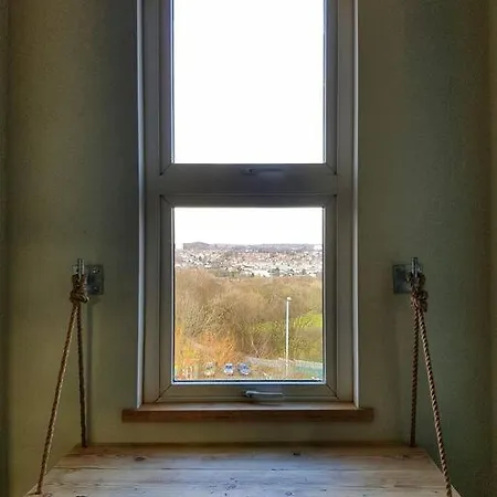 Self-contained Attic Flat, 15 Mins From The Centre