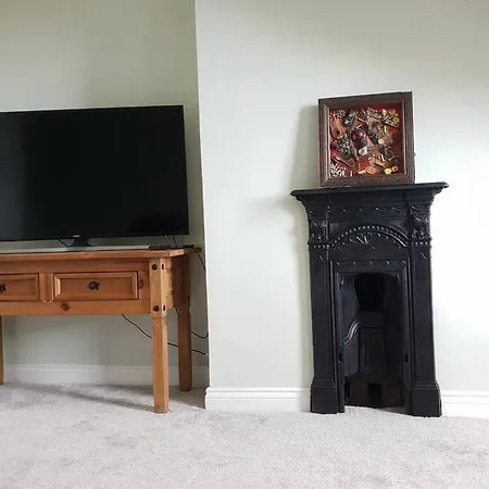 Апартаменти Self-contained Attic Flat, 15 Mins From The Centre